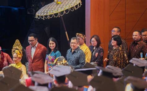 Hary Tanoesoedibjo Hingga Ridwan Kamil Hadiri Wisuda Angkatan Pertama