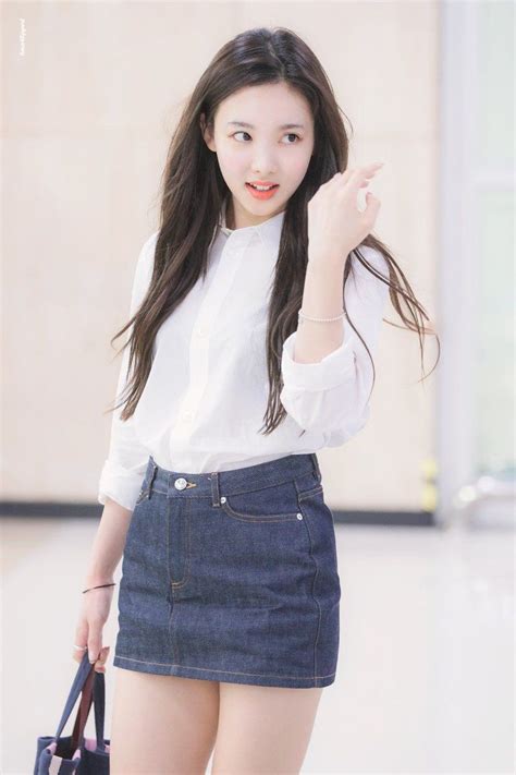 180528 Twice Nayeon In 2020 Kpop Fashion Fashion Denim Skirt