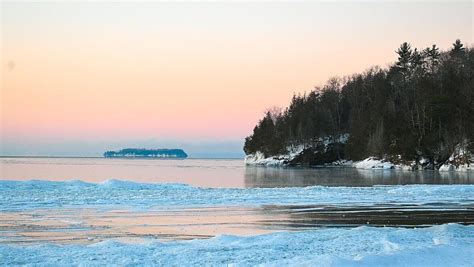 Discover Burlington's Natural Treasures: Winter Hiking Trails and Scenic Views