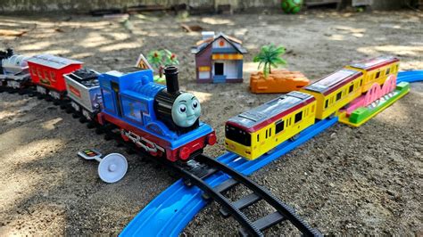 Mencari Dan Merakit Mainan Kereta Api Thomas Friends Kereta Api