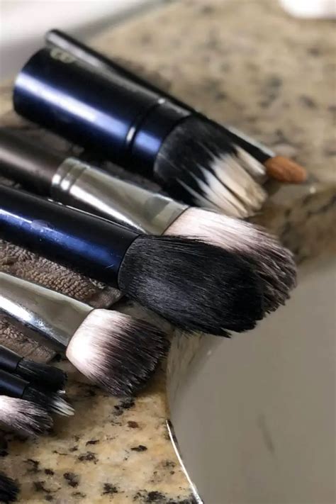 Como Limpiar Las Brochas De Maquillaje En Casa Chibichai