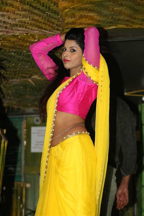 Manisha Pillai Hot Saree Pics