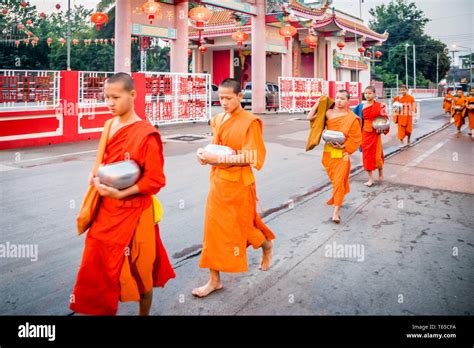 Thailand monks morning alms hi-res stock photography and images - Alamy