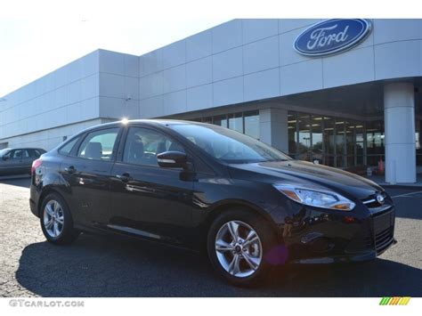 Tuxedo Black Ford Focus Se Sedan Photo Gtcarlot