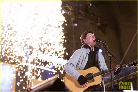 Nick Jonas And Shawn Mendes Duet On New Years Eve Video Photo 3270887 Nick Jonas Photos