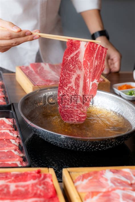 日本和牛涮涮锅的烹饪火锅牛肉猪肉脯高清摄影大图 千库网