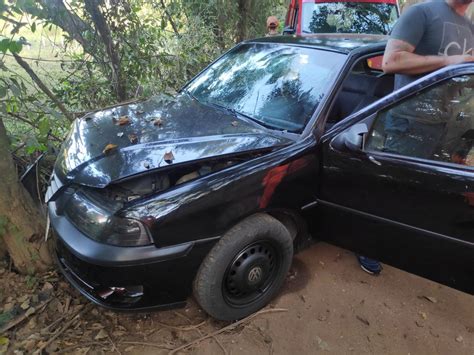 Motorista Fica Ferido Ao Bater Carro Em árvore Em São João Del Rei