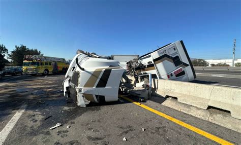 Tráiler volcó y bloqueó la Querétaro San Luis Potosí