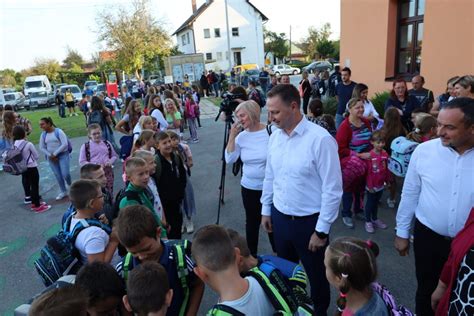 Foto Župan Marušić Posjetio Osnovnoškolce U Velikom Grđevcu Ovo Je