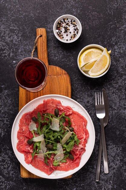 Carpaccio De Ternera Marmoleada Con Alcaparras De R Cula Y Queso