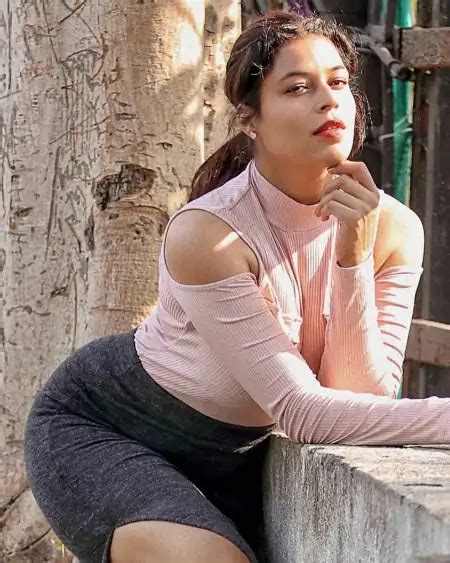 Jyothi Rana Flaunting Cleavage Hot Pics And Photo