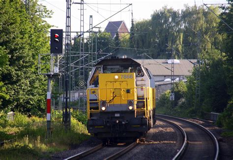 7866 7786 Beide Von Der SNCB Kommen Als Lokzug Aus Belgien Nach