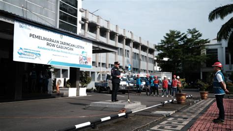 Kolaborasi Dengan Pemda PLN Muara Enim Eksekusi Pohon Penyebab Gangguan