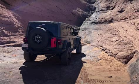 Watch Jeep Wrangler Tackle Moab S Terrifying Hell S Revenge Trail