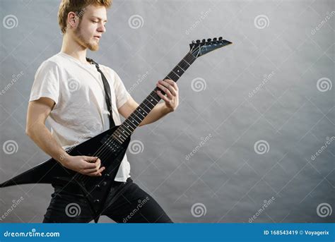 Uomo Che Suona La Chitarra Elettrica Immagine Stock Immagine Di