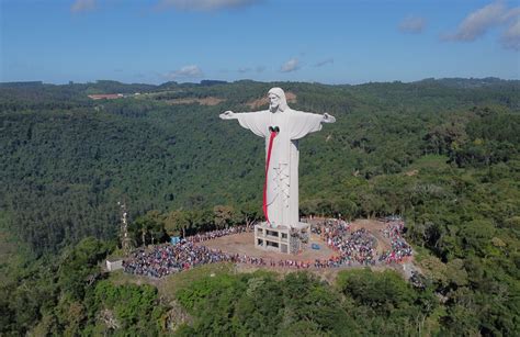 É uma média de três mil pessoas por final de semana visitando o Cristo