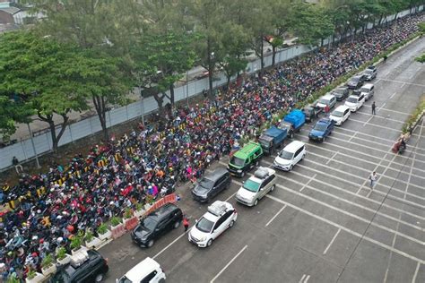 Macet Horor Di Pelabuhan Bakauheni Merak Pemudik Antri Di Jalan Tol