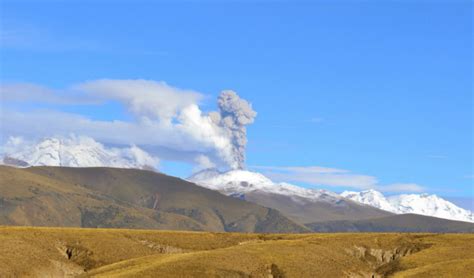 Arequipa volcán Sabancaya reportó 35