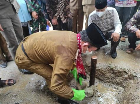 Walikota Ahmadi Zubir Letakkan Batu Pertama Pembangunan Masjid Al