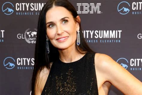 Fans Did Not Appreciate The Paparazzi Photographed Demi Moore