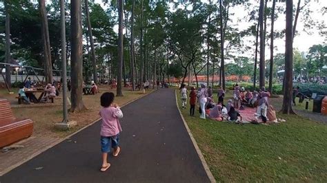 Tebet Eco Park Kini Jadi Tempat Nongkrong Favorit Warga Diimbau Bawa