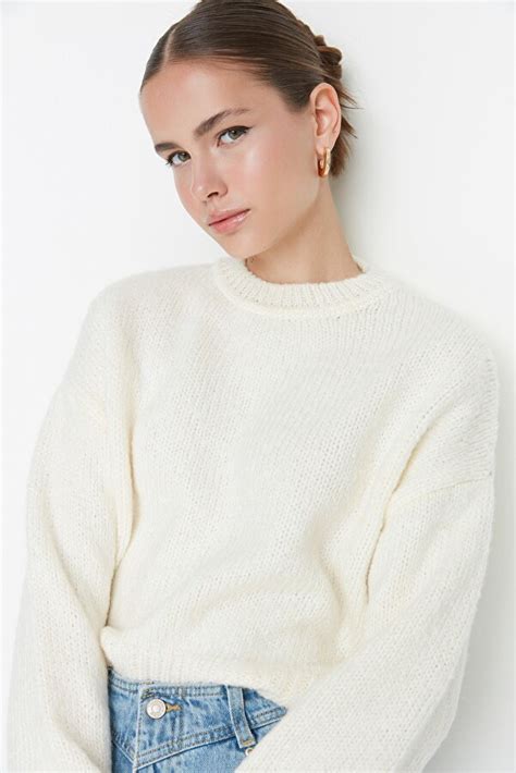 Trendyol Collection Ecru Wide Fit Soft Textured Basic Knitwear Sweater