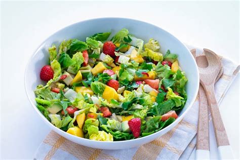 Salade Met Avocado Mango En Aardbeien Recept Allerhande Albert