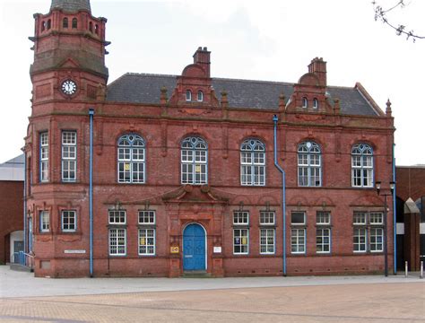 Oldbury Former Town Hall Dave Bevis Cc By Sa 2 0 Geograph