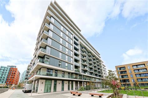 River Gardens Walk Greenwich Se10 2 Bed Apartment £700000