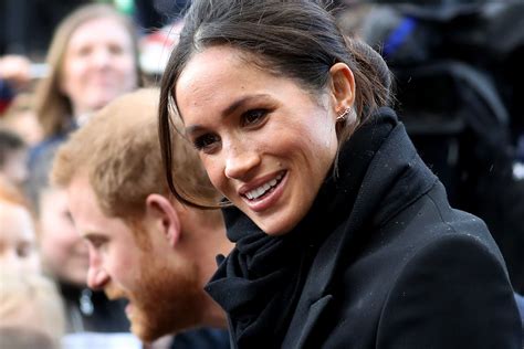 Meghan Markles Reaction After Prince Harry Takes Selfie Goes Viral