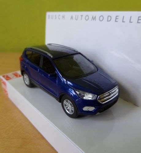 Busch H0 53510 Ford Kuga Huisjesmakelaar