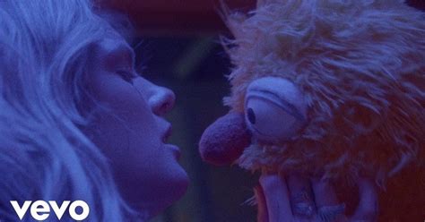 Tove Lo Disco Tits Video Vardai Min Lt