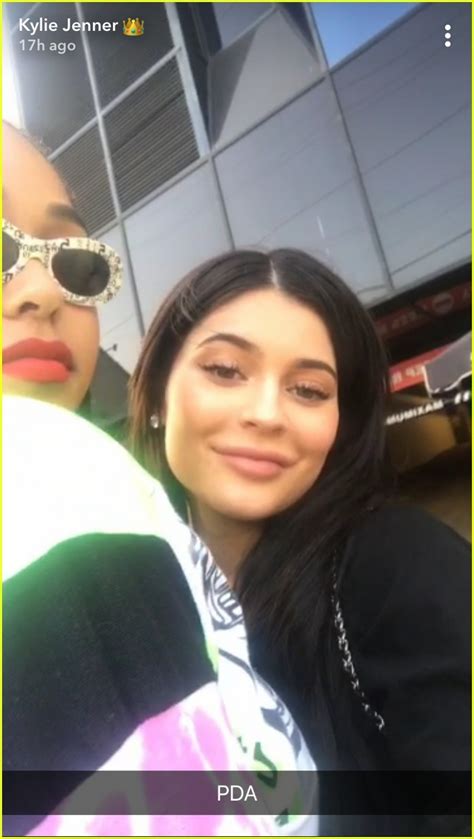 Did Kylie Jenner Hint At Pregnancy In These Snapchats Photo 3972374