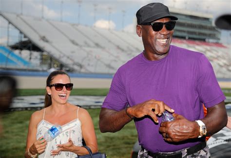 Fans React To Details Of Michael Jordan, Wife's Prenup - The Spun