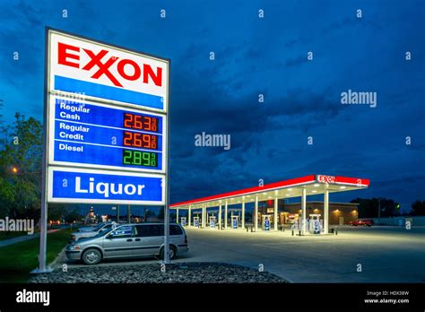 Exxon gas station hi-res stock photography and images - Alamy