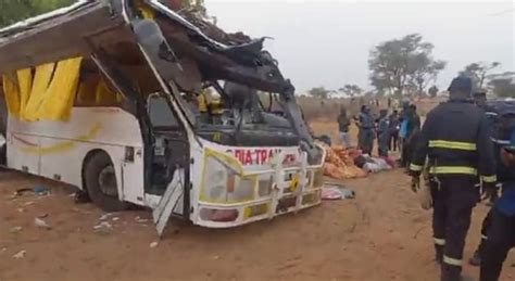 Louga Cinq Morts Dans Un Accident Apr S Le Renversement D Un Bus