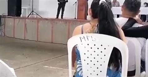 Viral Directora Proh Be A Estudiantes Llevar Celulares Y Hacer Noviazgos