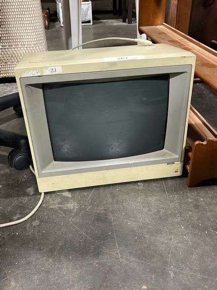 Apple computer monitor - Auction Services LTD