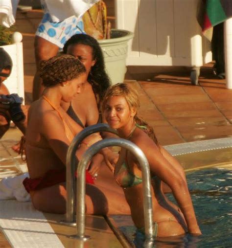 Beyonce Knowles Showing Her Sexy Ass And Hot Body In Bikini Porn Pictures XXX Photos Sex