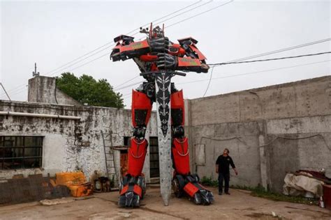 Seis metros y 3000 kilos de chatarra Para qué se usará el Transformer