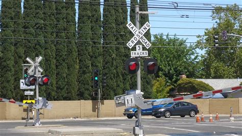 Mayhew Rd Railroad Crossing Sacramento Light Rail Sacramento Ca Youtube