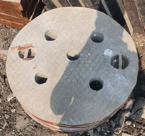 Gray Steel Fiber Reinforced Concrete Rcc Manhole Cover Perforated For