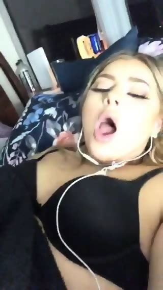 Cute Blonde Fingering Herself On Periscope