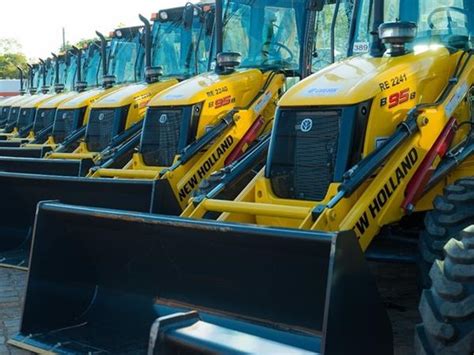 Coesul Renova Frota Retroescavadeiras New Holland M Quinas E