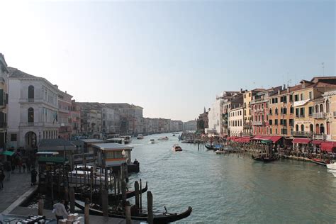 Venecia planea cobrar a los turistas 8 dólares por día de visita Este