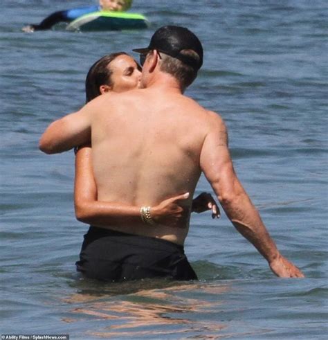 Matt Damon And Wife Luciana Barroso Cavort On Malibu Beach Daily Mail