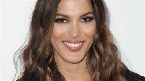 Iris Mittenaere S Affiche Au Naturel Sur Instagram