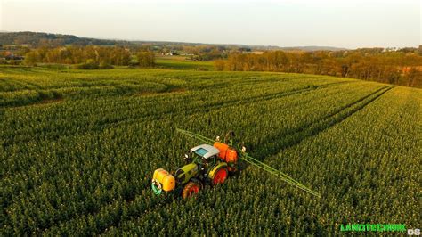 Claas Arion Mit Amazone Uf Beim Spritzen Pflanzenschutz