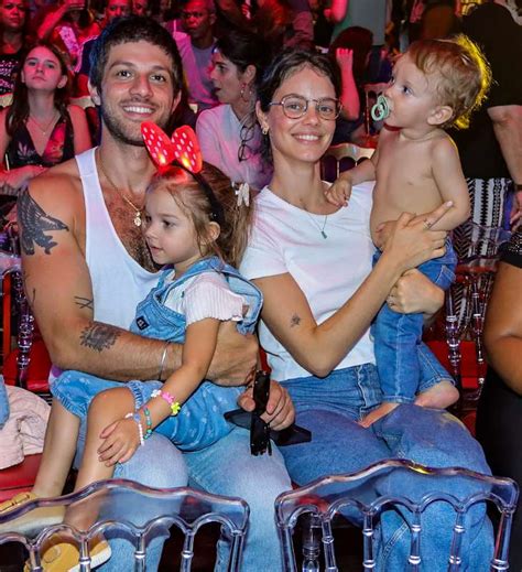 Chay Suede E Laura Neiva Curtem Dia De Circo Em Fam Lia Estrelando