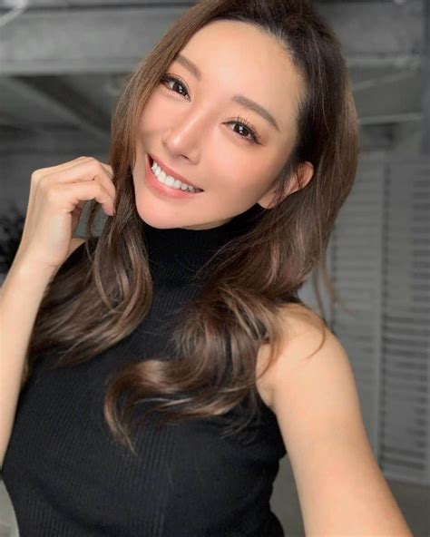 山崎みどりさんのインスタグラム写真 山崎みどりinstagram 「久々にwhitening🦷してきたよ🤍 ホワイトニングは笑顔の印象が変わるから大事 🫶🏻 今回ホワイトニングして